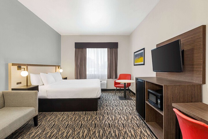 Room 32 of 35