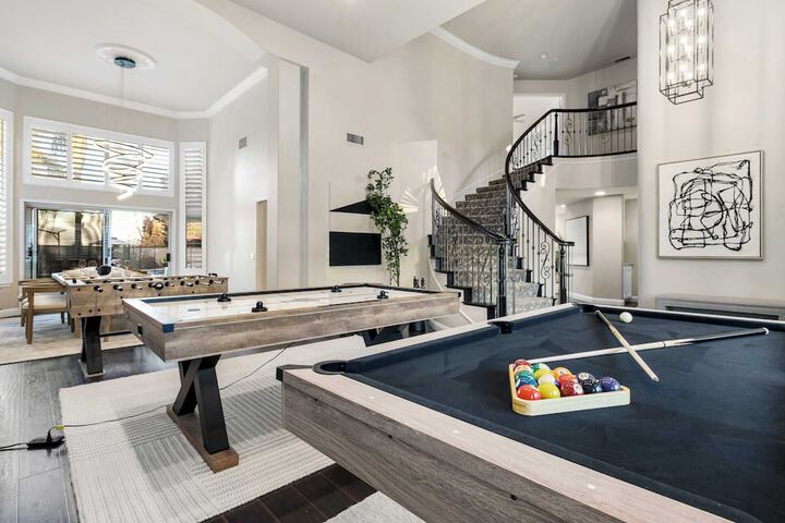 Luxury Pool Home w Theater Games & Mountain View