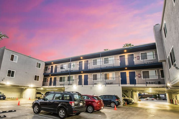Travelodge by Wyndham Culver City