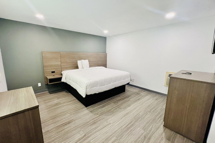 Room 4 of 10