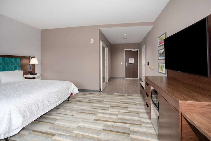 Room 33 of 49