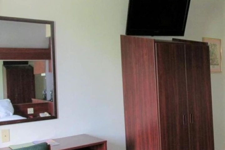 Room 27 of 40