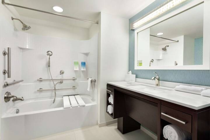 Room 9 of 27