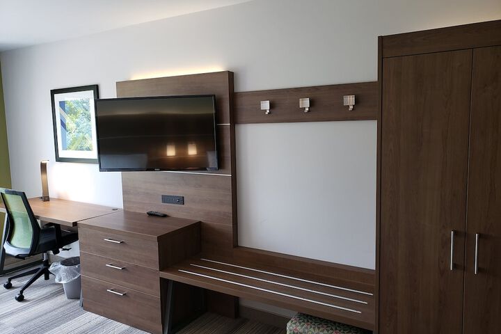 Room 11 of 37