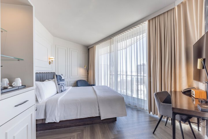 Room 52 of 82