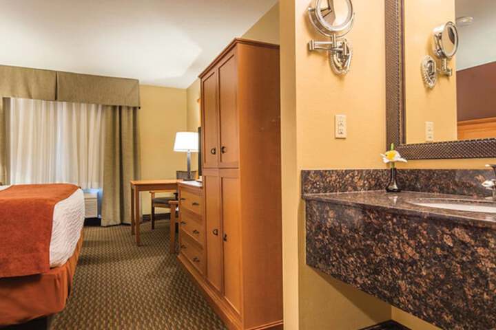 Best Western Plus Deer Park Hotel & Suites