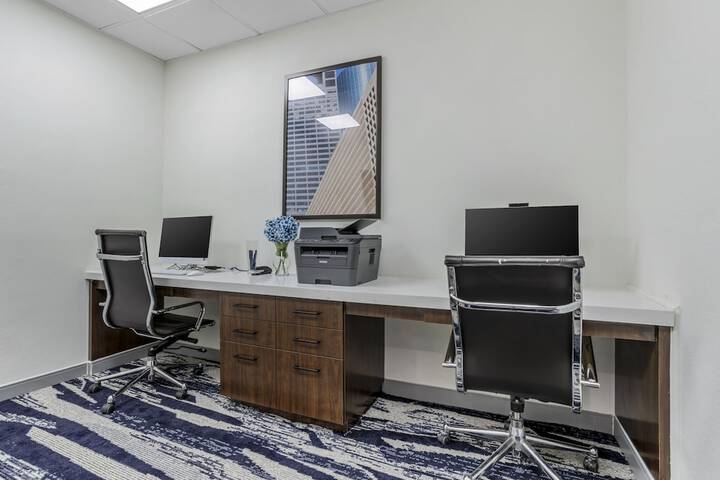 Business Center 15 of 15