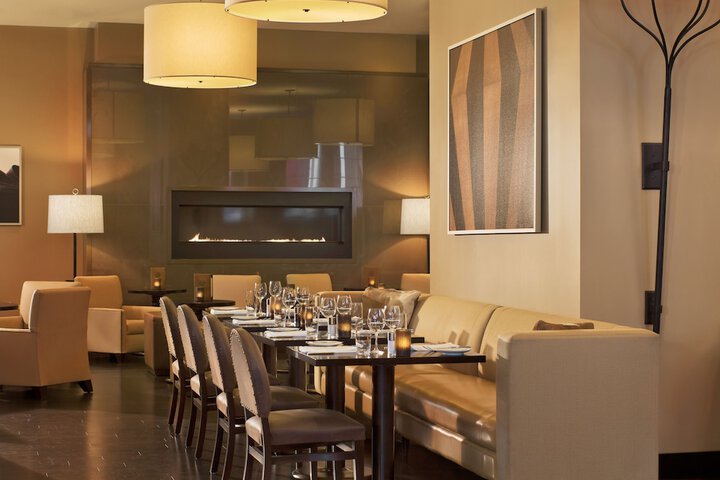 Sheraton Commander Hotel
