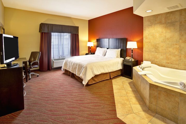Room 9 of 18