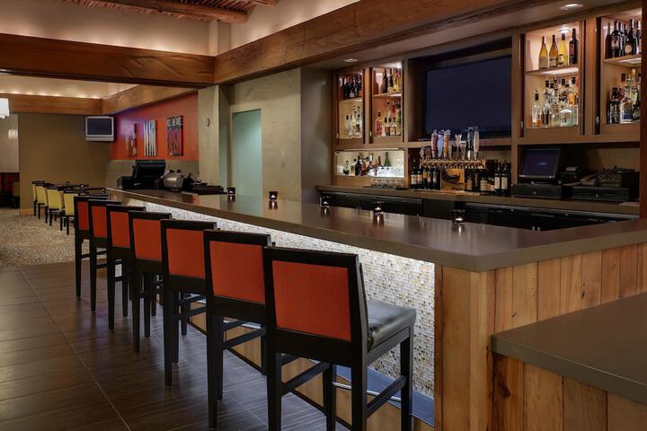 Lounge 107 of 116