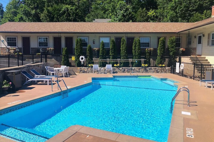 Pool 8 of 30
