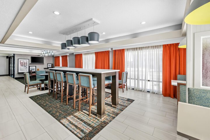 Hampton Inn Bloomington West