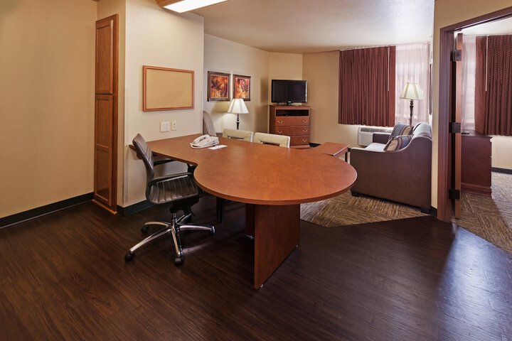 Room 27 of 38