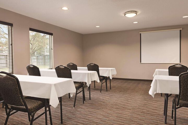 Country Inn & Suites by Radisson Dunn I-95