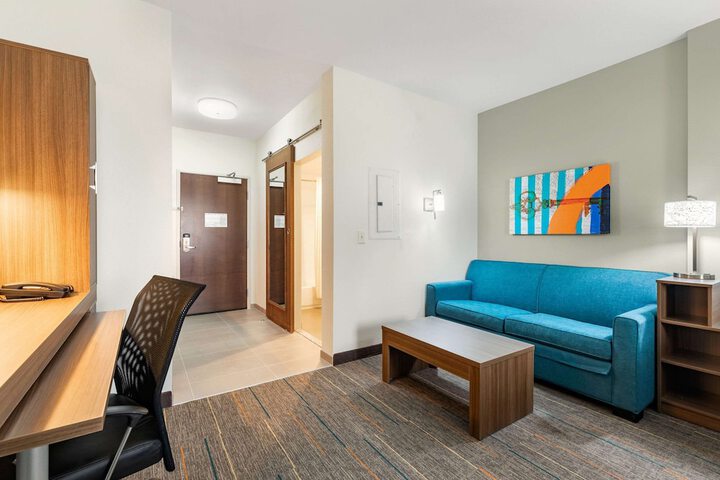 Room 16 of 38