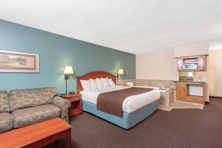 Room 16 of 25