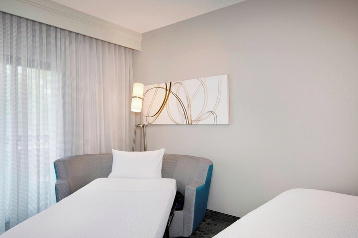 Room 18 of 25