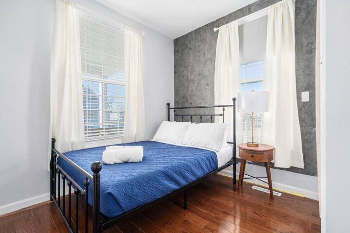Modern 3 Bed Apt Parking W D