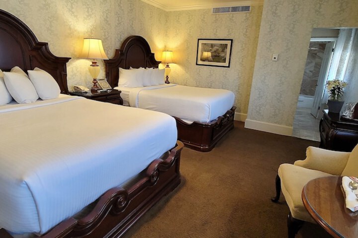 Room 53 of 104