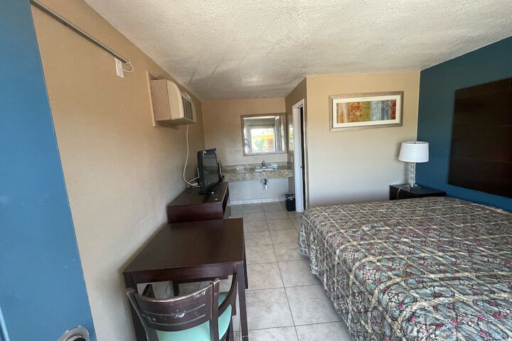 Room 7 of 13