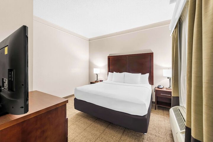 Comfort Inn & Suites Heath - Newark South