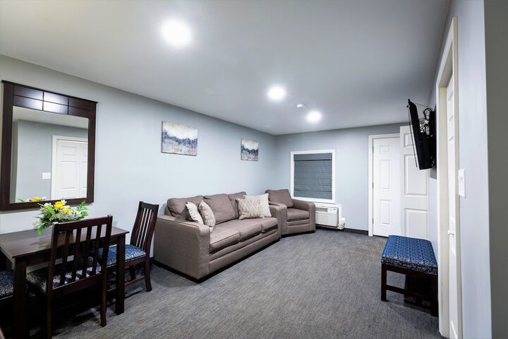 Mt Madison Inn & Suites
