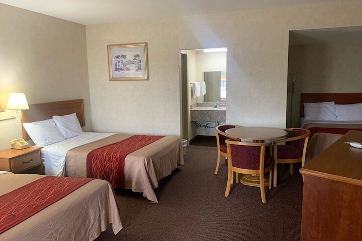 Room 6 of 24