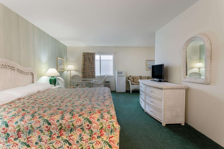 Room 8 of 27