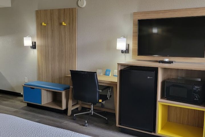 Room 13 of 70