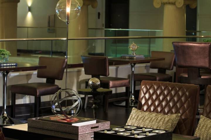 Lounge 83 of 101