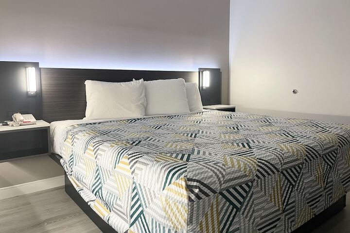 Room 8 of 23