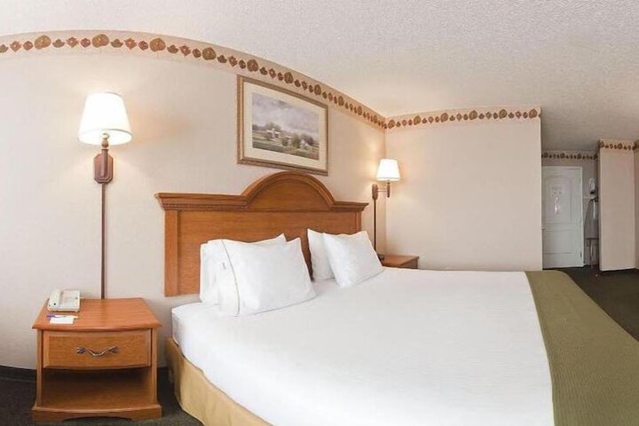 Holiday Inn Express & Suites Winner by IHG
