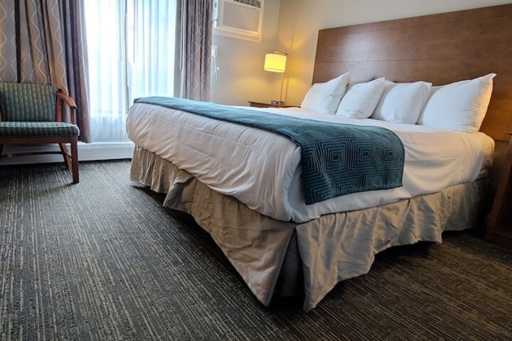 Room 33 of 49