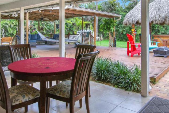 Private Tropical Paradise Guesthouse!