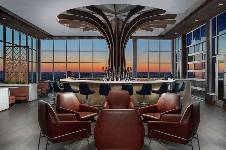 Lounge 57 of 77