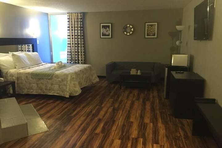 Room 25 of 39