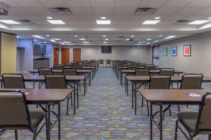 Holiday Inn Express Indianapolis - Southeast by IHG