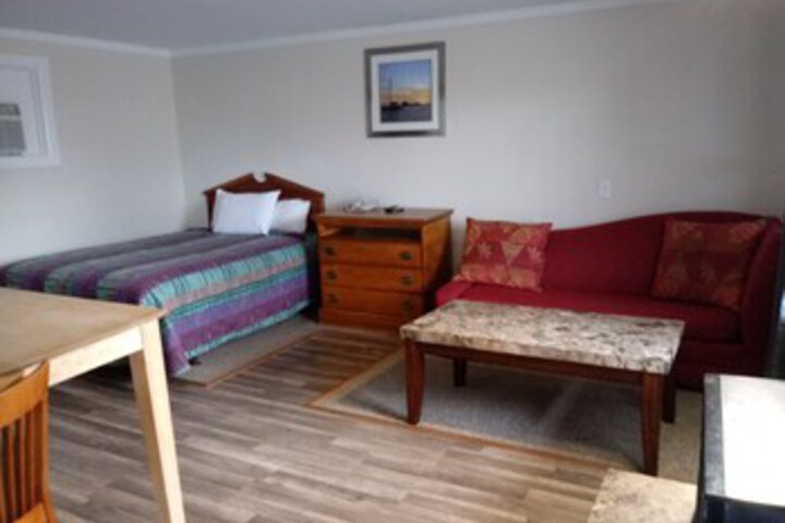 Town Line Motel