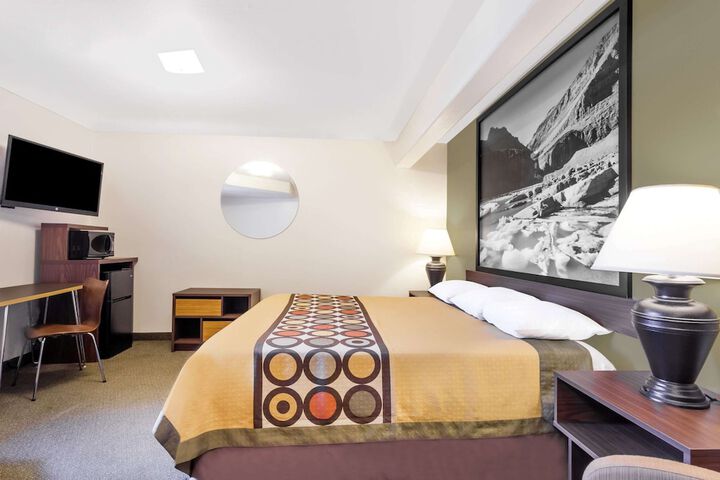 Room 19 of 36