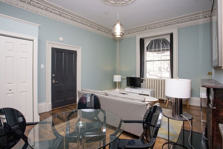 Room 7 of 28