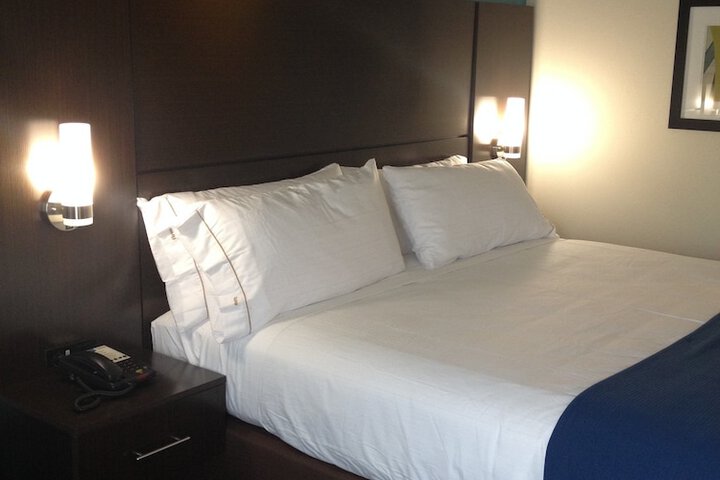 Room 12 of 37