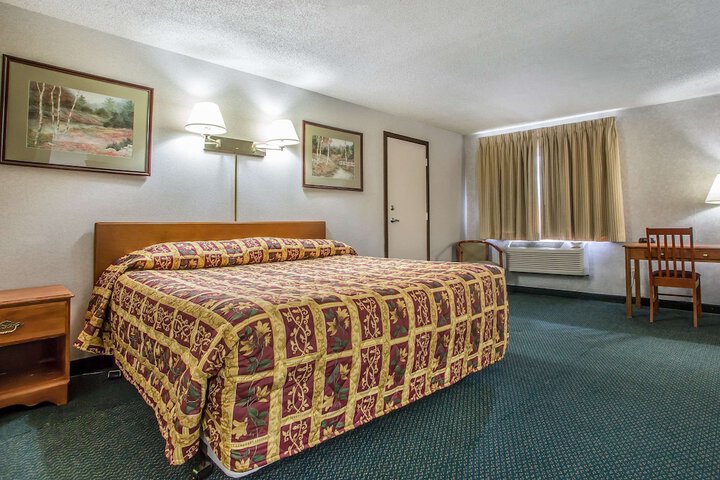 Room 33 of 49
