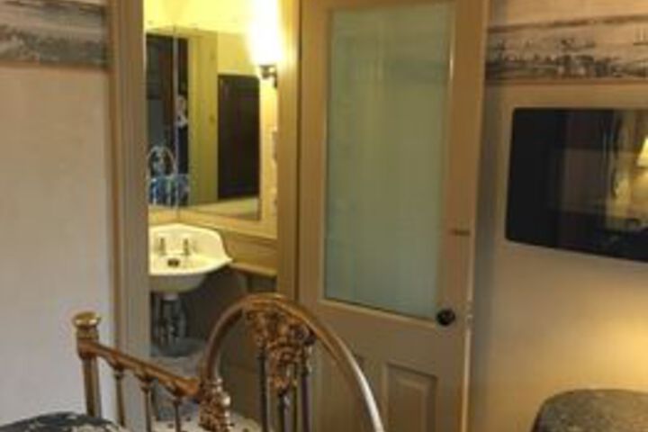 White Swan Inn Bed & Breakfast