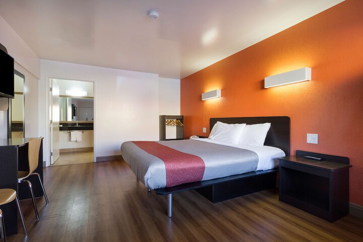 Room 9 of 22