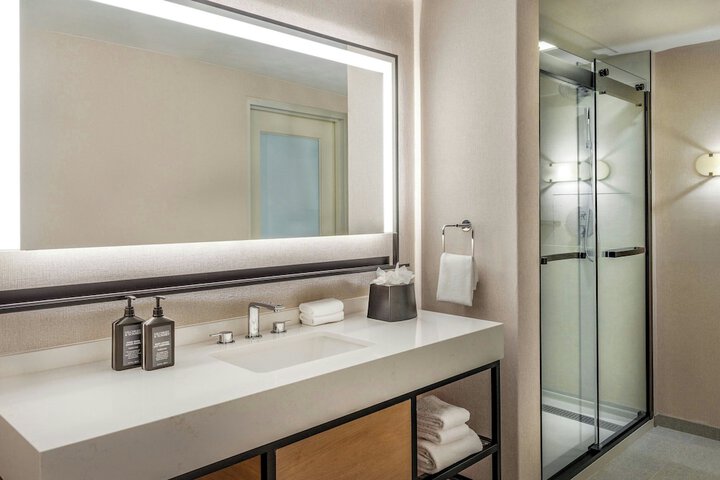 Sheraton Commander Hotel