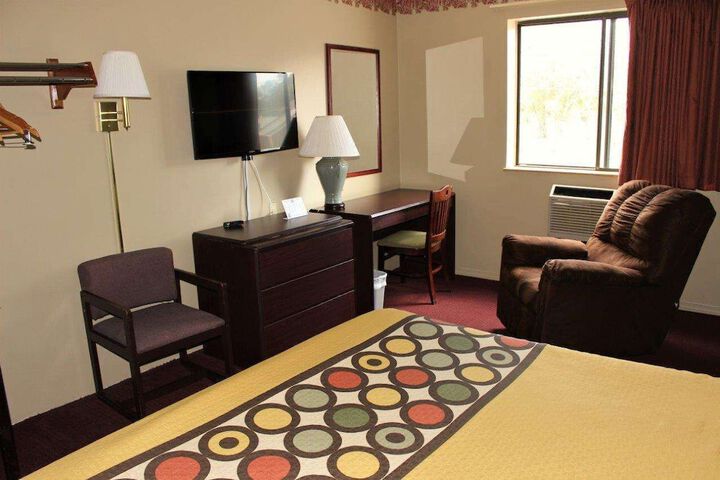 Room 6 of 16