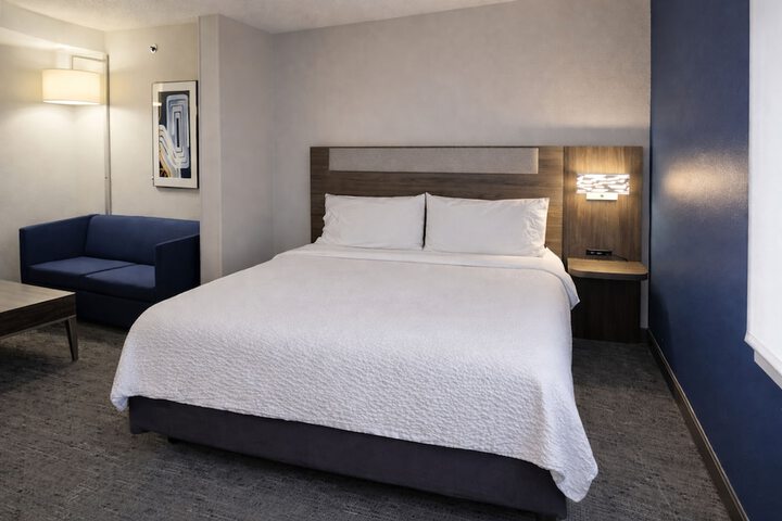 Holiday Inn Express Hotel & Suites St. Paul-Woodbury by IHG