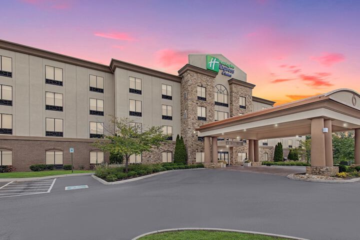 Holiday Inn Express Cleveland Northwest by IHG