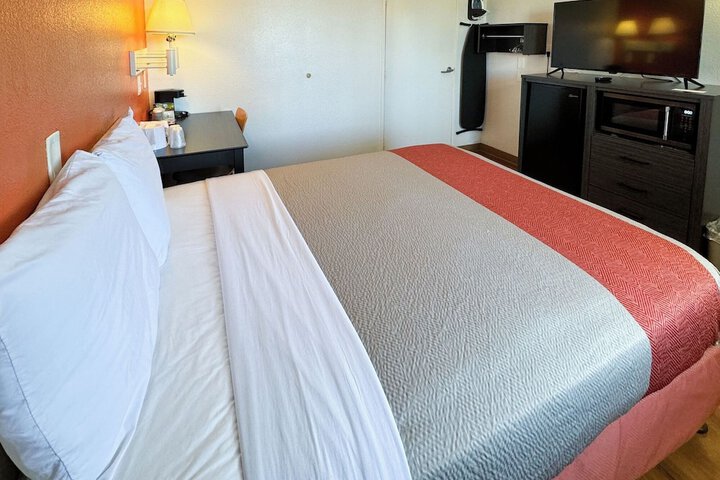 Studio 6 Suites – Bellflower Ca - Los Angeles