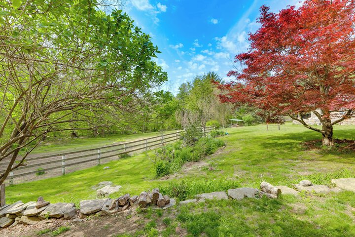 Killingly Barnyard Studio in Wine Country!